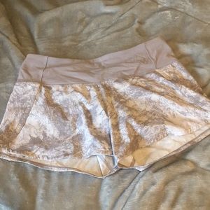 Size 4 lulu speed up shorts 2.5” NWOT